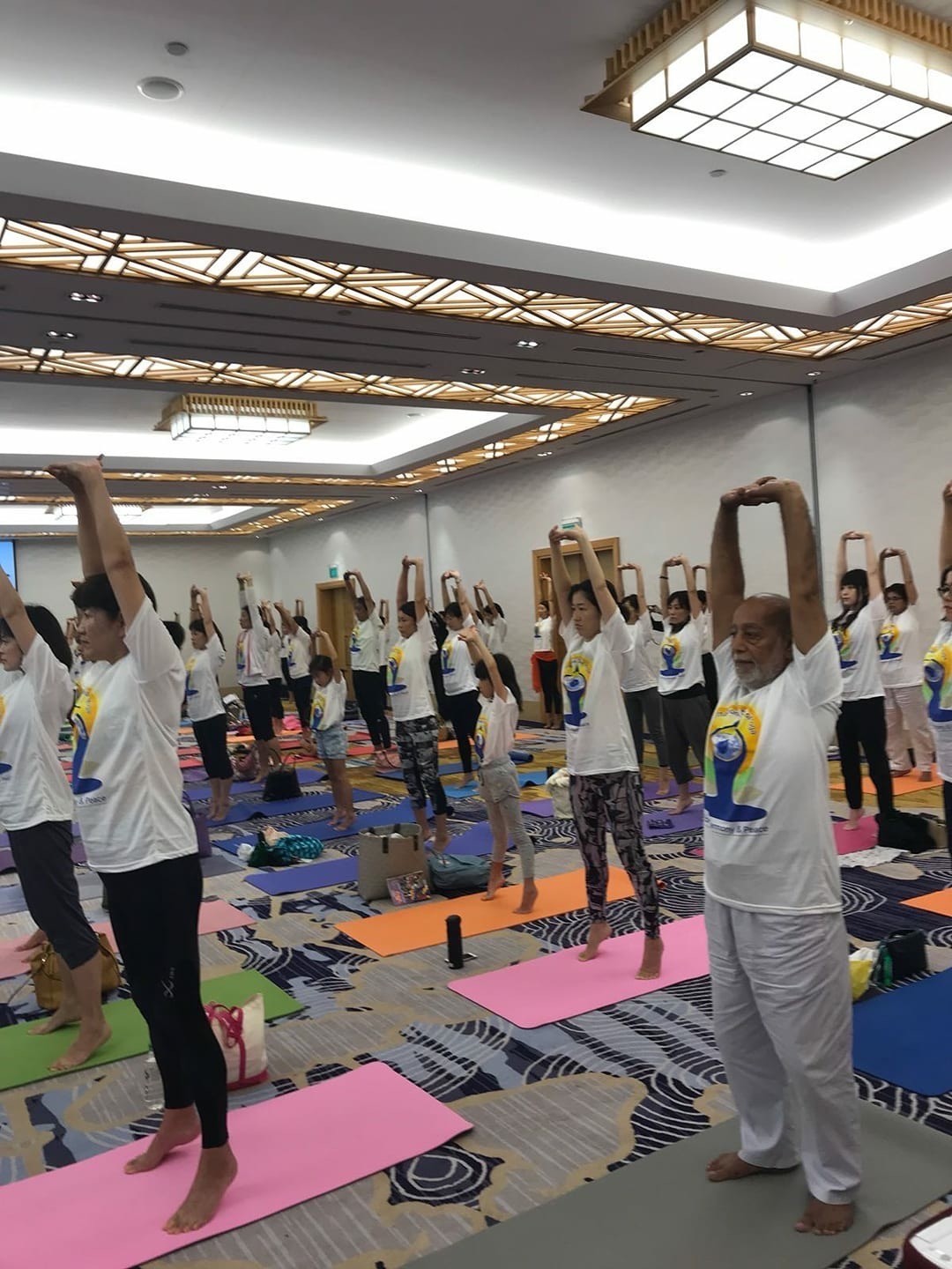 JAS_Yoga1.jpg (279 KB)