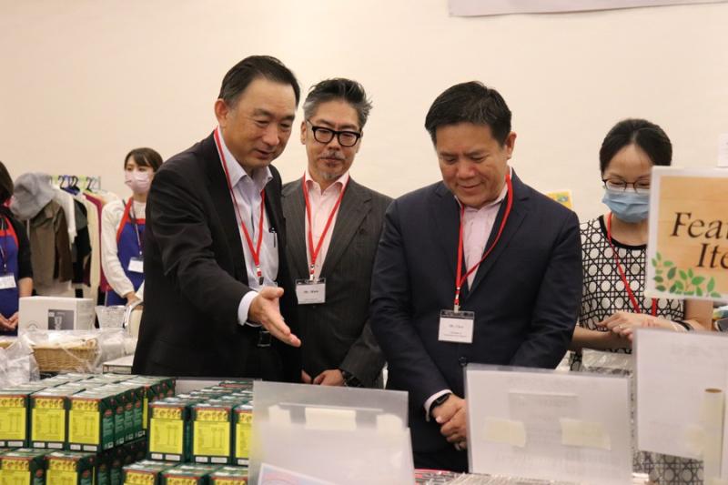 6233491663f5d2f6d7cbc0.25044013