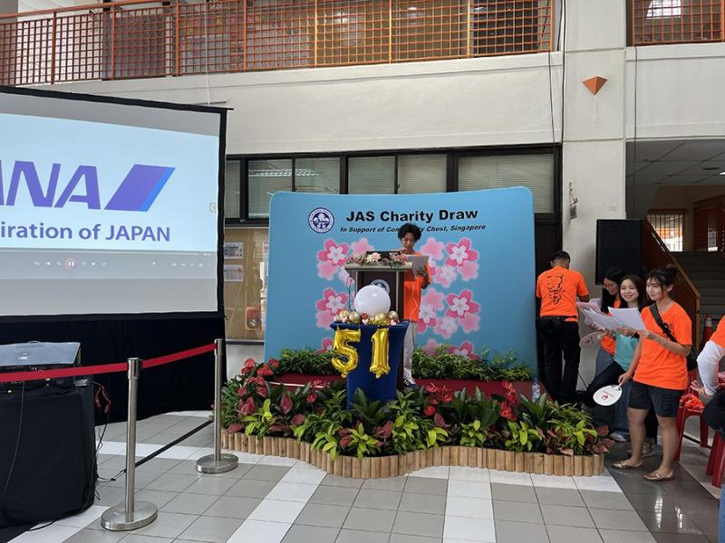 158467891568d0f35534c510.33194286