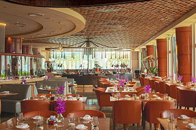 400Town Restaurant (interior).jpg (58 KB)